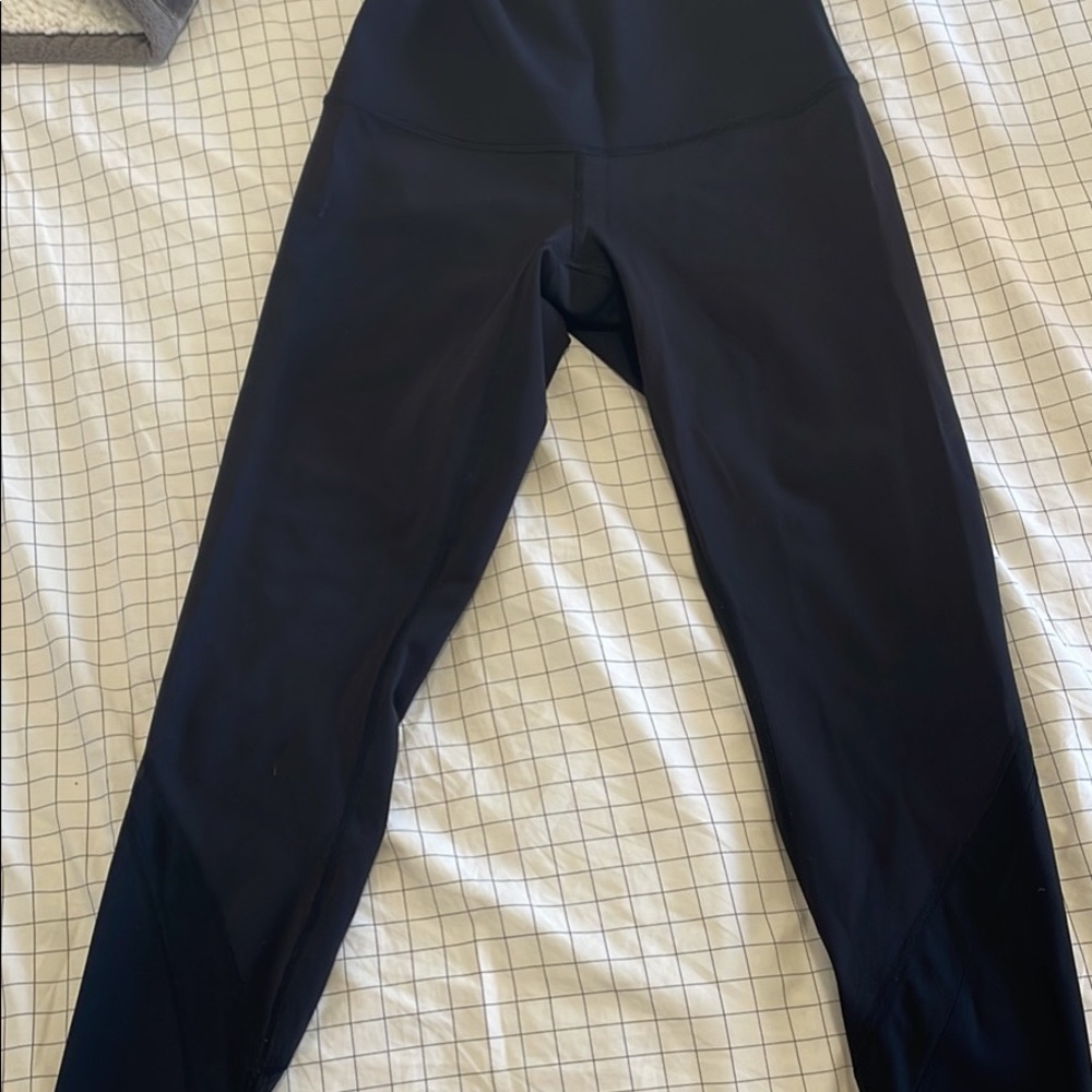 Wunder Under Scalloped Hem High-Rise Crop 23" 
Full-On Luxtreme BLACK